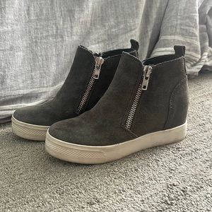 Grey Suede Steve Madden Women’s Wedgie Sneaker Size 5.5
